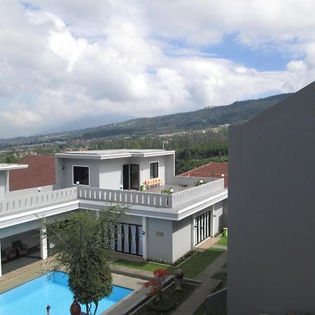 Osmond Villa Resort Lembang Exteriér fotografie